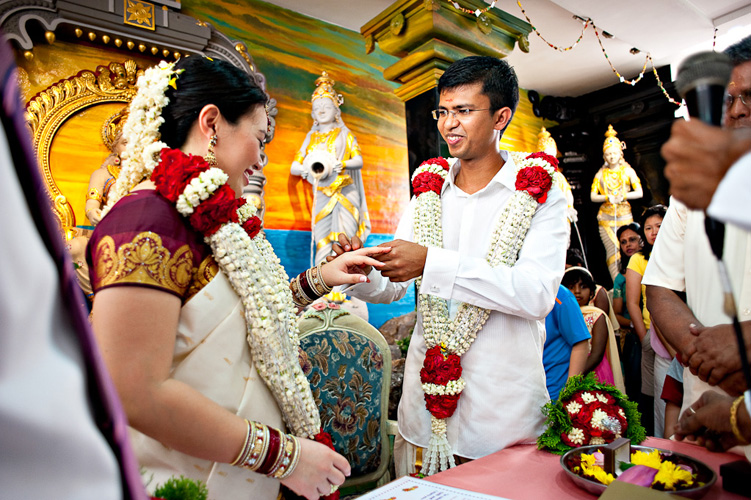 indian wedding in singapore by seattle wedding photographer meloidia 